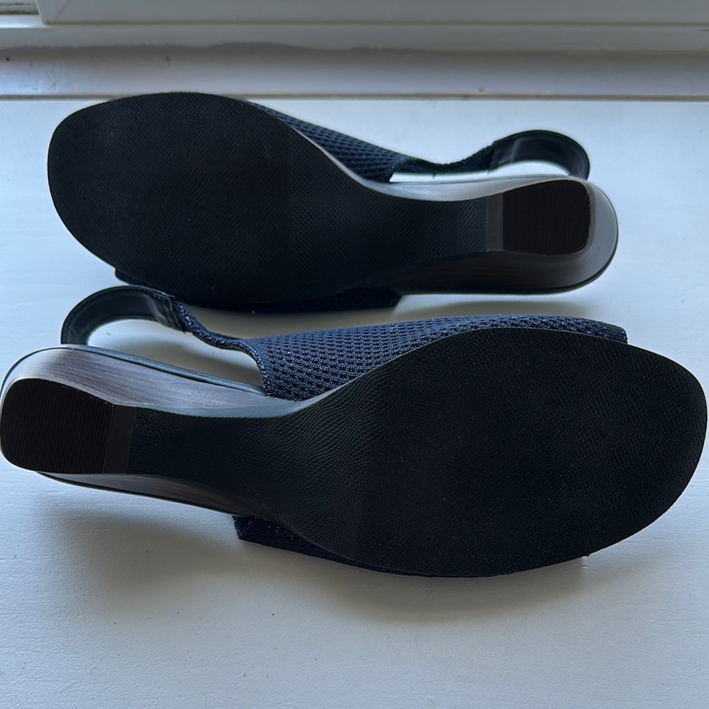 Bella Vita Black Peep-Toe Sandals with Ankle Strap size 10W - Picture 5 of 7